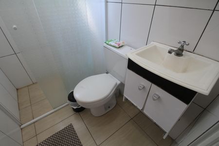 Banheiro de casa para alugar com 1 quarto, 40m² em Parque Taboão, Taboão da Serra
