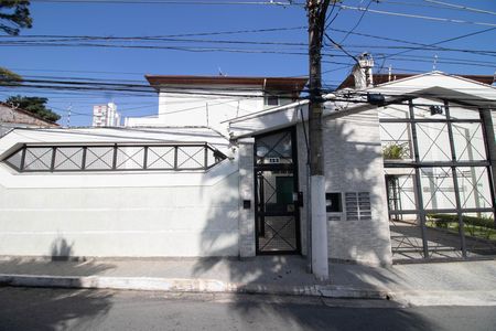 FACHADA de casa de condomínio à venda com 3 quartos, 214m² em Chora Menino, São Paulo