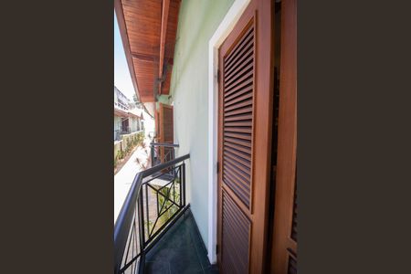VARANDA DA SUÍTE de casa de condomínio à venda com 3 quartos, 214m² em Chora Menino, São Paulo