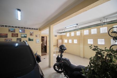 Casa de condomínio à venda com 214m², 3 quartos e 2 vagas Casa de condomínio à venda com 214m², 3 quartos e 2 vagasGARAGEM