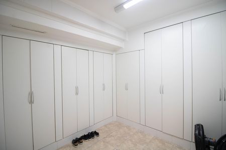 Casa de condomínio à venda com 214m², 3 quartos e 2 vagas Casa de condomínio à venda com 214m², 3 quartos e 2 vagasQUARTO DE SERVIÇO