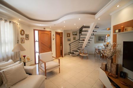Casa de Condomínio à venda com 3 quartos, 214m² em Chora Menino, São Paulo