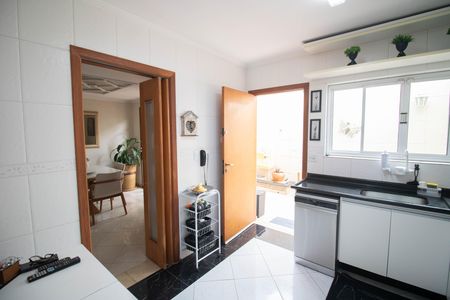 COZINHA de casa de condomínio à venda com 3 quartos, 214m² em Chora Menino, São Paulo