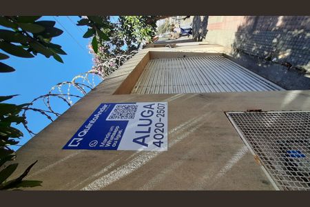 Placa instalada de casa de condomínio para alugar com 2 quartos, 64m² em Santo Andre, Belo Horizonte