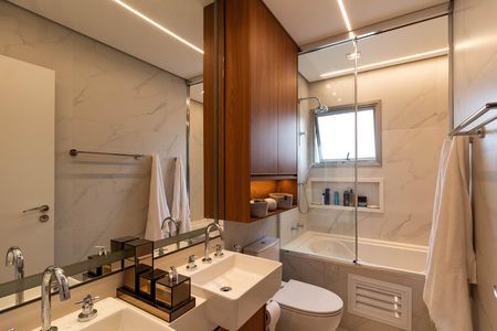 Apartamento para alugar com 162m², 3 quartos e 3 vagas Apartamento para alugar com 162m², 3 quartos e 3 vagasBanheiro da Suíte 3