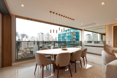 Apartamento para alugar com 162m², 3 quartos e 3 vagas Apartamento para alugar com 162m², 3 quartos e 3 vagasVaranda