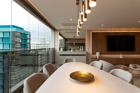 Apartamento para alugar com 162m², 3 quartos e 3 vagas Apartamento para alugar com 162m², 3 quartos e 3 vagasVaranda