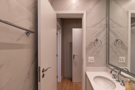Apartamento para alugar com 162m², 3 quartos e 3 vagas Apartamento para alugar com 162m², 3 quartos e 3 vagasBanheiro da Suíte 1