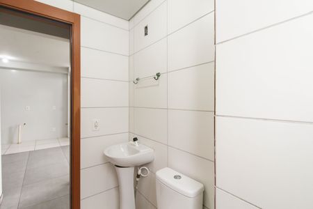 Banheiro de apartamento à venda com 2 quartos, 53m² em Olaria, Canoas