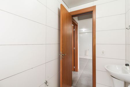 Banheiro de apartamento à venda com 2 quartos, 53m² em Olaria, Canoas