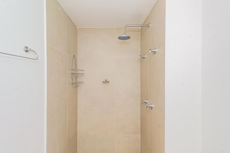 Banheiro de kitnet/studio para alugar com 1 quarto, 24m² em Santo Amaro, São Paulo