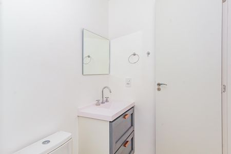 Banheiro de kitnet/studio para alugar com 1 quarto, 24m² em Santo Amaro, São Paulo