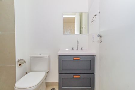 Banheiro de kitnet/studio para alugar com 1 quarto, 24m² em Santo Amaro, São Paulo