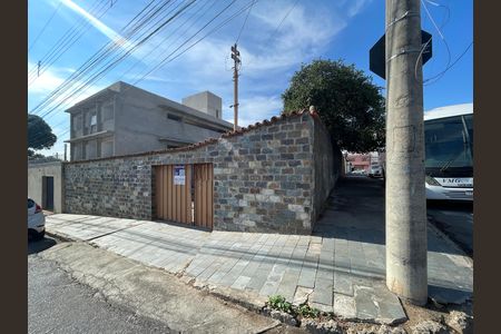 Casa para alugar com 3 quartos, 360m² em Industrial, Contagem