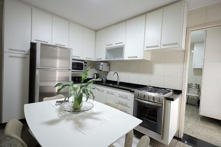 Apartamento à venda com 100m², 2 quartos e 2 vagas Apartamento à venda com 100m², 2 quartos e 2 vagasCozinha