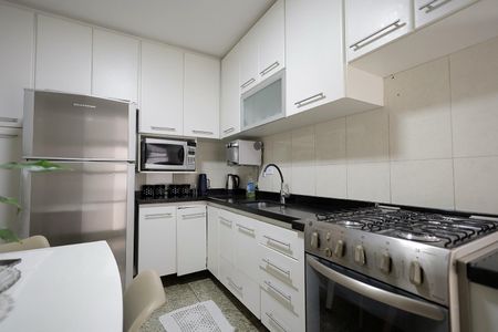 Apartamento à venda com 100m², 2 quartos e 2 vagas Apartamento à venda com 100m², 2 quartos e 2 vagasCozinha