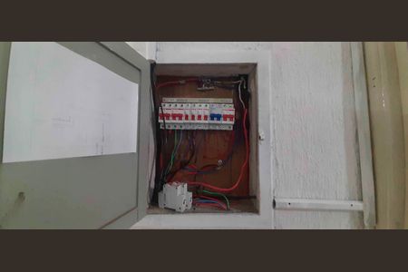 Casa para alugar com 198m², 1 quarto e 1 vaga Casa para alugar com 198m², 1 quarto e 1 vagaQuadro de Luz