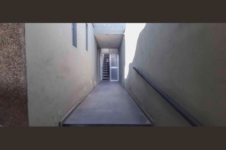 Corredor Externo de casa para alugar com 1 quarto, 198m² em Jardim D’abril, São Paulo