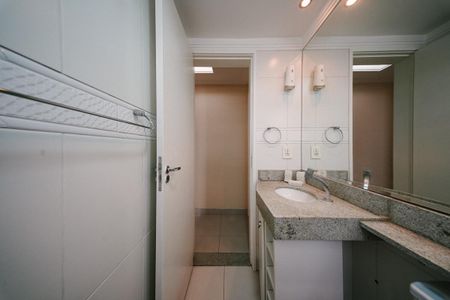Banheiro de apartamento à venda com 2 quartos, 44m² em Jardim Santa Teresinha, São Paulo