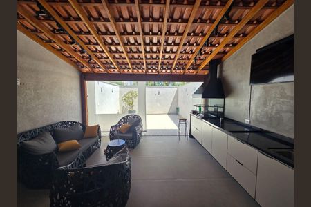 Casa à venda com 3 quartos, 141m² em Jardim Rosa Maria, São Paulo