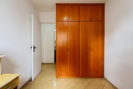 Quarto 2 de apartamento para alugar com 2 quartos, 56m² em Vila Sonia, São Paulo