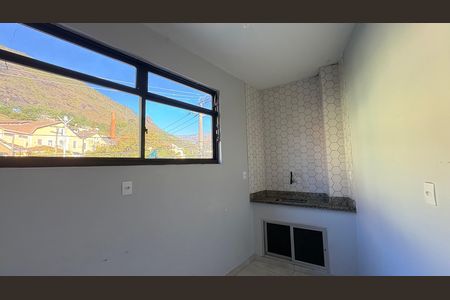 Cozinha de apartamento para alugar com 3 quartos, 70m² em Itamarati, Petrópolis