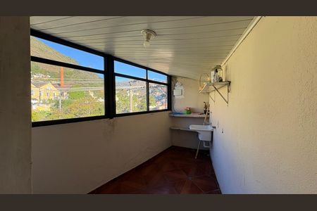 Área de Serviço de apartamento para alugar com 3 quartos, 70m² em Itamarati, Petrópolis