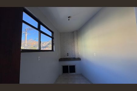 Cozinha de apartamento para alugar com 3 quartos, 70m² em Itamarati, Petrópolis