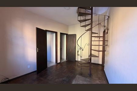 Sala de apartamento para alugar com 3 quartos, 70m² em Itamarati, Petrópolis
