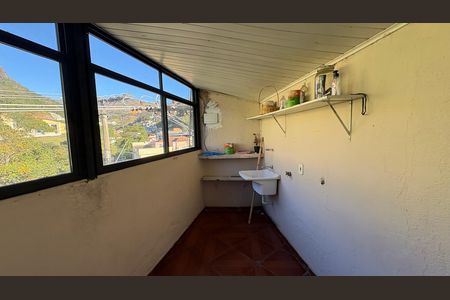 Área de Serviço de apartamento para alugar com 3 quartos, 70m² em Itamarati, Petrópolis