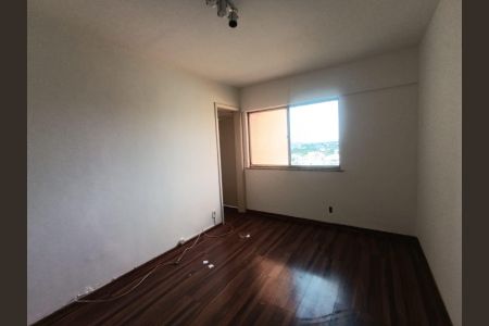 Sala de apartamento para alugar com 2 quartos, 65m² em Comendador Soares, Nova Iguaçu