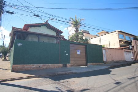 Casa para alugar com 280m², 2 quartos e 5 vagasFachada /Plaquinha Instalada 08/07/2026 DCFC-432