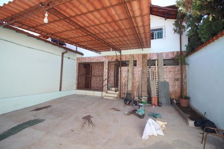 Casa para alugar com 280m², 2 quartos e 5 vagasQuintal