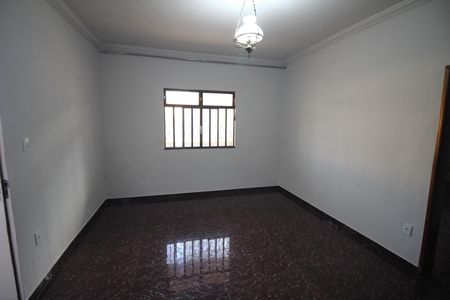 Casa para alugar com 280m², 2 quartos e 5 vagasSala
