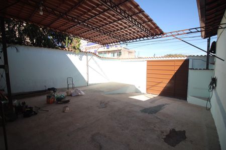 Casa para alugar com 280m², 2 quartos e 5 vagasQuintal