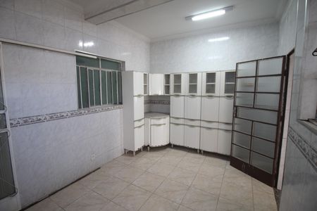 Casa para alugar com 280m², 2 quartos e 5 vagasCozinha