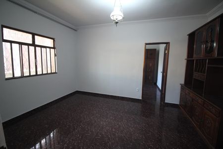 Casa para alugar com 280m², 2 quartos e 5 vagasSala