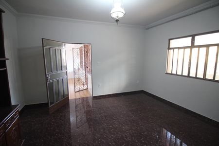 Casa para alugar com 280m², 2 quartos e 5 vagasSala