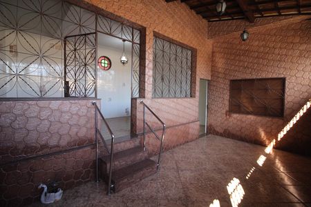 Casa para alugar com 280m², 2 quartos e 5 vagasQuintal