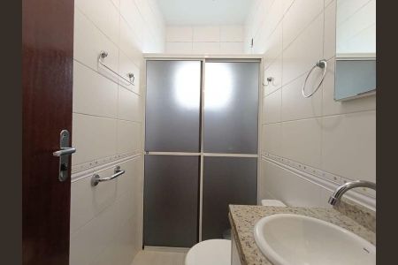 Banheiro de apartamento para alugar com 2 quartos, 48m² em Carianos, Florianópolis