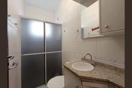Banheiro de apartamento para alugar com 2 quartos, 48m² em Carianos, Florianópolis