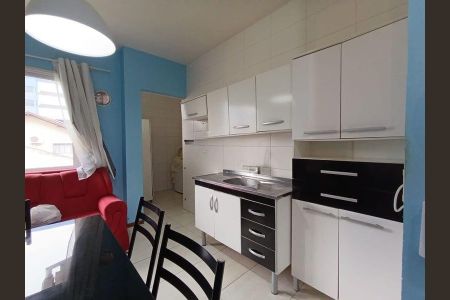 Sala / Cozinha de apartamento para alugar com 2 quartos, 48m² em Carianos, Florianópolis