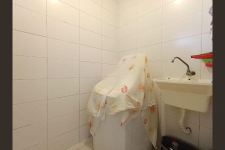 Área de serviço de apartamento para alugar com 2 quartos, 48m² em Carianos, Florianópolis