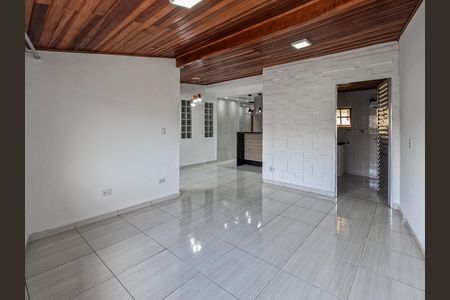 Casa para alugar com 4 quartos, 130m² em Jardim Santo Elias, São Paulo