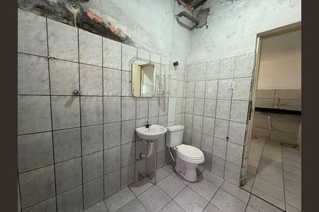 Banheiro de casa para alugar com 1 quarto, 125m² em Santo Antônio, Osasco
