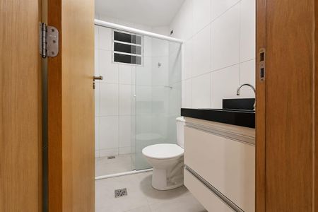 Banheiro de apartamento para alugar com 2 quartos, 45m² em Shopping Park, Uberlândia