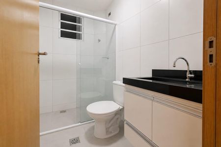 Banheiro de apartamento para alugar com 2 quartos, 45m² em Shopping Park, Uberlândia