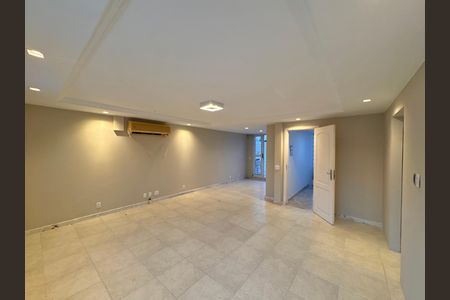 Casa de condomínio para alugar com 420m², 4 quartos e 2 vagas Casa de condomínio para alugar com 420m², 4 quartos e 2 vagasSalão