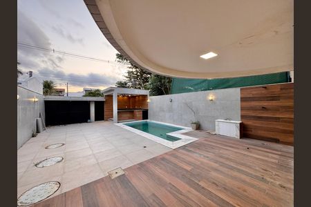 Casa de condomínio para alugar com 420m², 4 quartos e 2 vagas Casa de condomínio para alugar com 420m², 4 quartos e 2 vagasÁrea externa