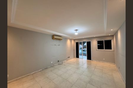 Casa de condomínio para alugar com 420m², 4 quartos e 2 vagas Casa de condomínio para alugar com 420m², 4 quartos e 2 vagasSuíte 1